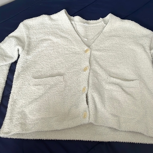 Uniqlo Sweaters - White soft sweater
